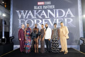 ▲《黑豹２：瓦干達萬歲》演員群出席倫敦首映會。（圖／迪士尼提供）