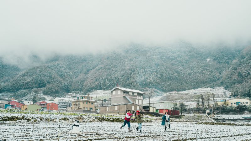 ▲電影《哈勇家》拍攝期間遇到突如其來的降雪景緻。(圖/華映娛樂提供)