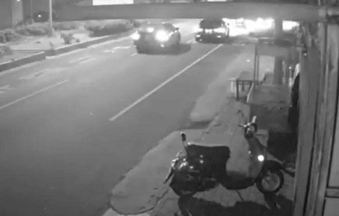 ▲高雄大寮清晨傳15聲槍響！2男重傷送醫（圖／翻攝畫面）