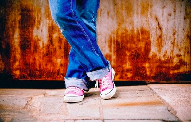 ▲德國西部一名8歲女童，在她1歲半後，就被被她的媽媽、外祖父母拘禁，沒有踏出過家門半步，導致發育不良，連爬樓梯都有困難。根據該女童自述，自己從未搭過車，也沒有看過花草樹木。（圖／翻攝pixabay）