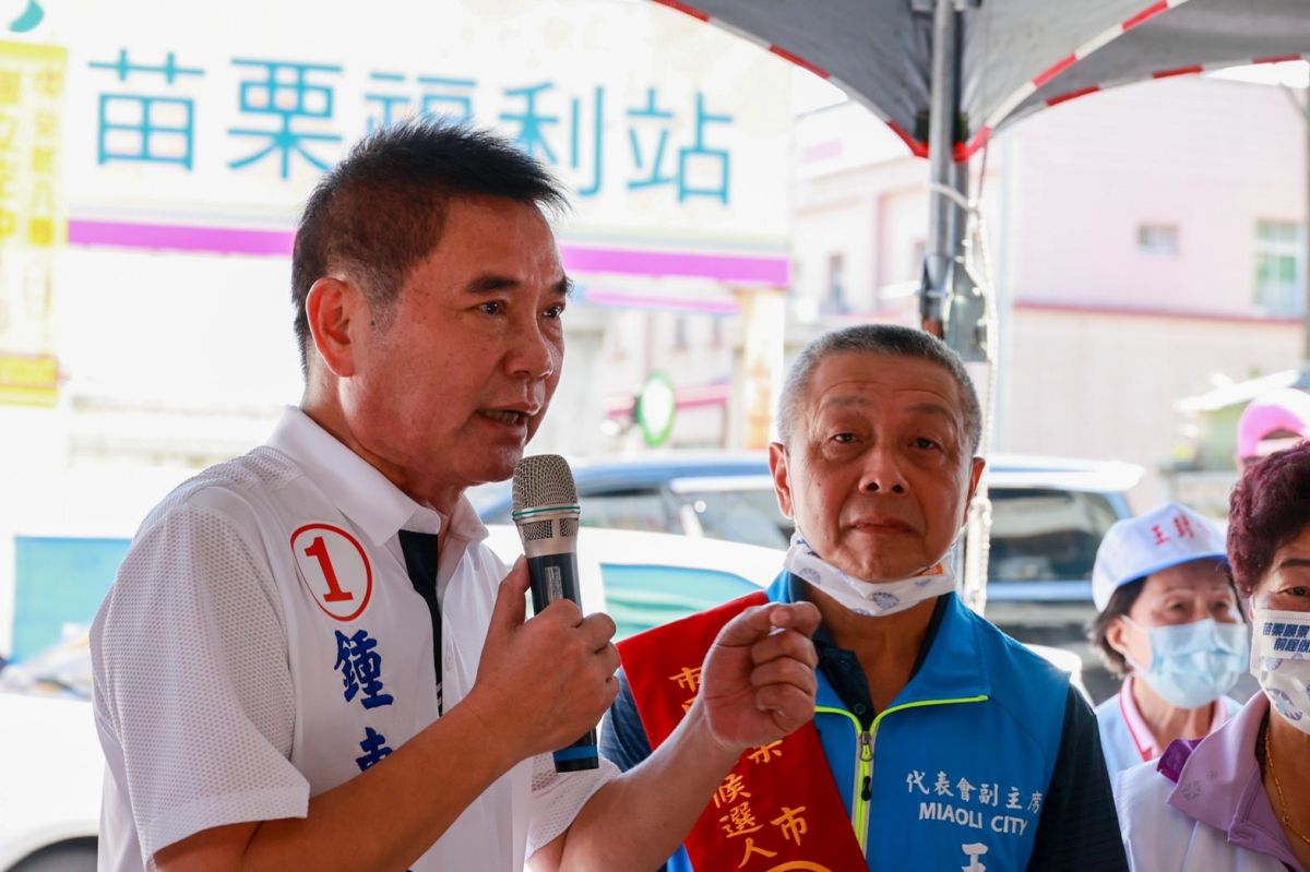 ▲今年九合一大選期間，苗栗陳姓男子擔任縣長候選人鍾東錦（左），以及大湖鄉鄉長候選人傅松琳的大湖聯合競選總部主委，陳男涉嫌與和丘姓女子、林姓男子以現金賄選，今（20）日苗栗地檢署針對鍾東錦提起當選無效訴訟。（圖／資料照片）