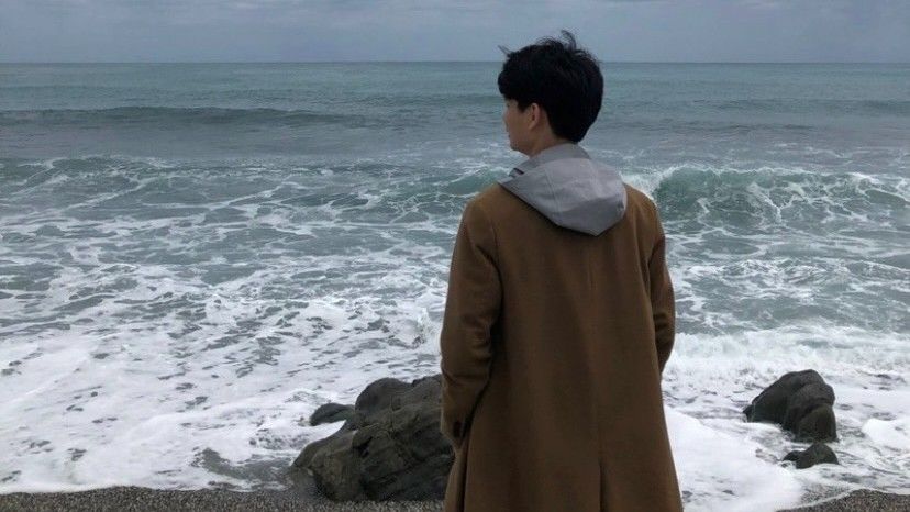 ▲11月26日即將舉行九合一大選綁18歲公民權，艾瑞克表示要將手上的票投給林佳龍，並贊同18歲公民權下修，盼年輕人有效參與政治。（圖／艾瑞克提供）