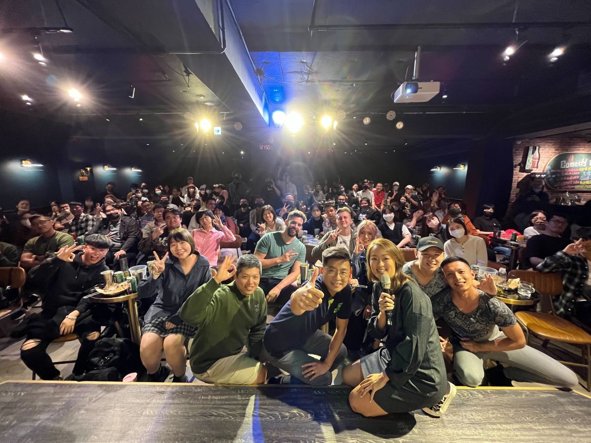 ▲接受Podcast「百靈果News」訪問，周江杰百無禁。（圖/周江杰團隊提供）