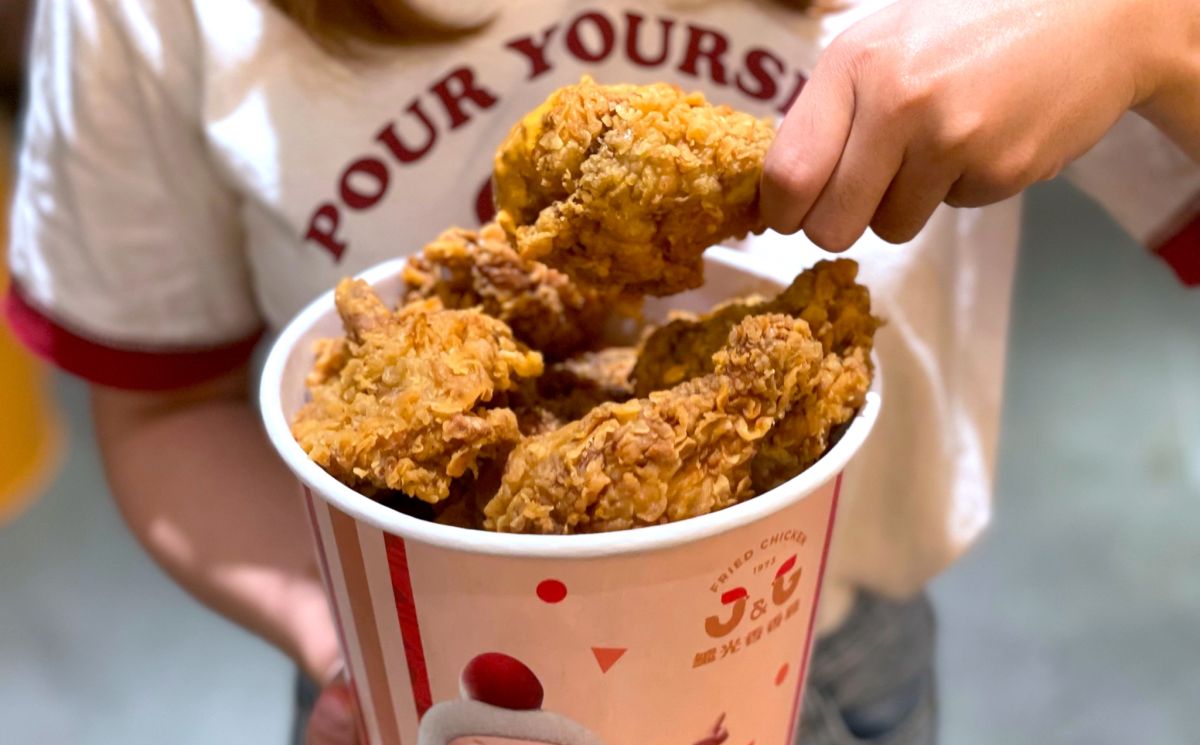 ▲9大速食火拚雙11優惠！肯德基PK雙饗卡APP「6炸雞111元」最狂，麥當勞APP當日限定「雞塊買4送4」，頂呱呱自由選神組合「呱呱包＋地瓜薯條＋紅茶雪泥」99元等，一篇吃遍雙11速食好康。（圖／香繼光提供）