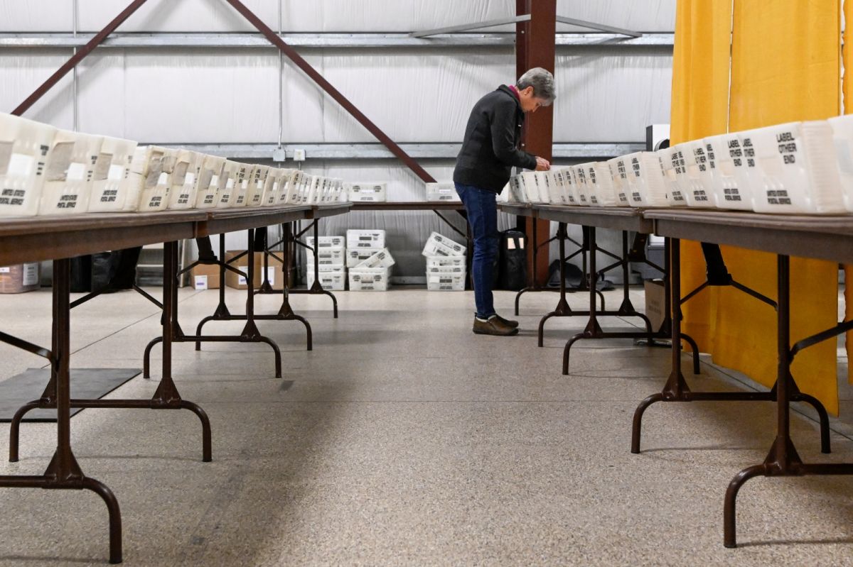 ▲美國期中選舉的競選活動自由，但兩極分化嚴重，假訊息很普遍，影響選民的判斷。（圖／美聯社／達志影像）