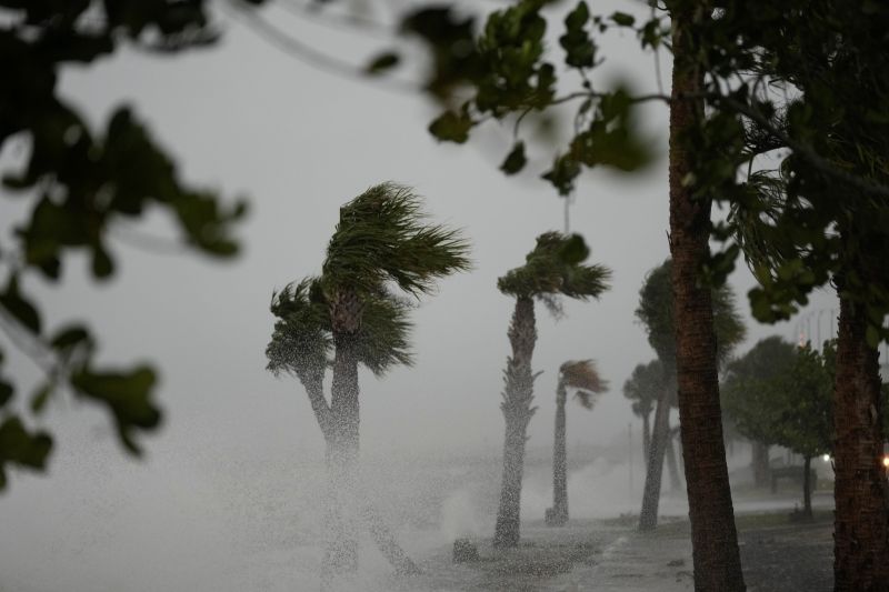 ▲颶風妮可襲向美國佛羅里達州，當局已撤離部分居民。（圖／美聯社／達志影像）
