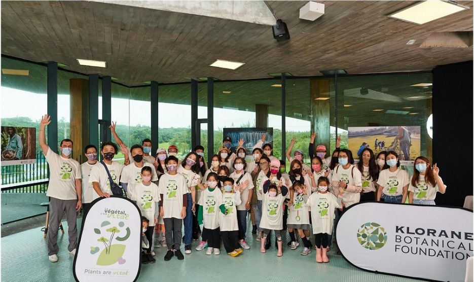 ▲蔻蘿蘭植物基金會與財團法人慈心有機農業發展基金會合作，於宜蘭海岸種下防風林樹苗，成為守護台灣土地的綠色大使。（圖／蔻蘿蘭提供）