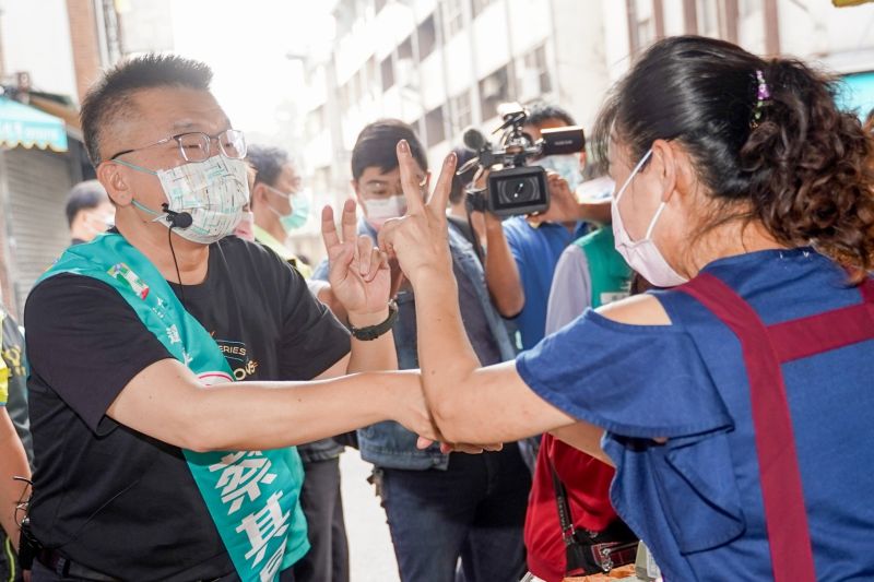 ▲蔡其昌以「每位候選人有自己的選戰考量,我都予以尊重」,看待蔣萬安辭職投下的震撼彈。(圖/蔡其昌競總提供,2022.11.10)