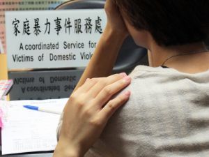 ▲「台灣婦女遭受親密關係暴力調查」結果顯示，全台約有20%的人曾遭受親密關係暴力。（圖／現代婦女基金會提供）
