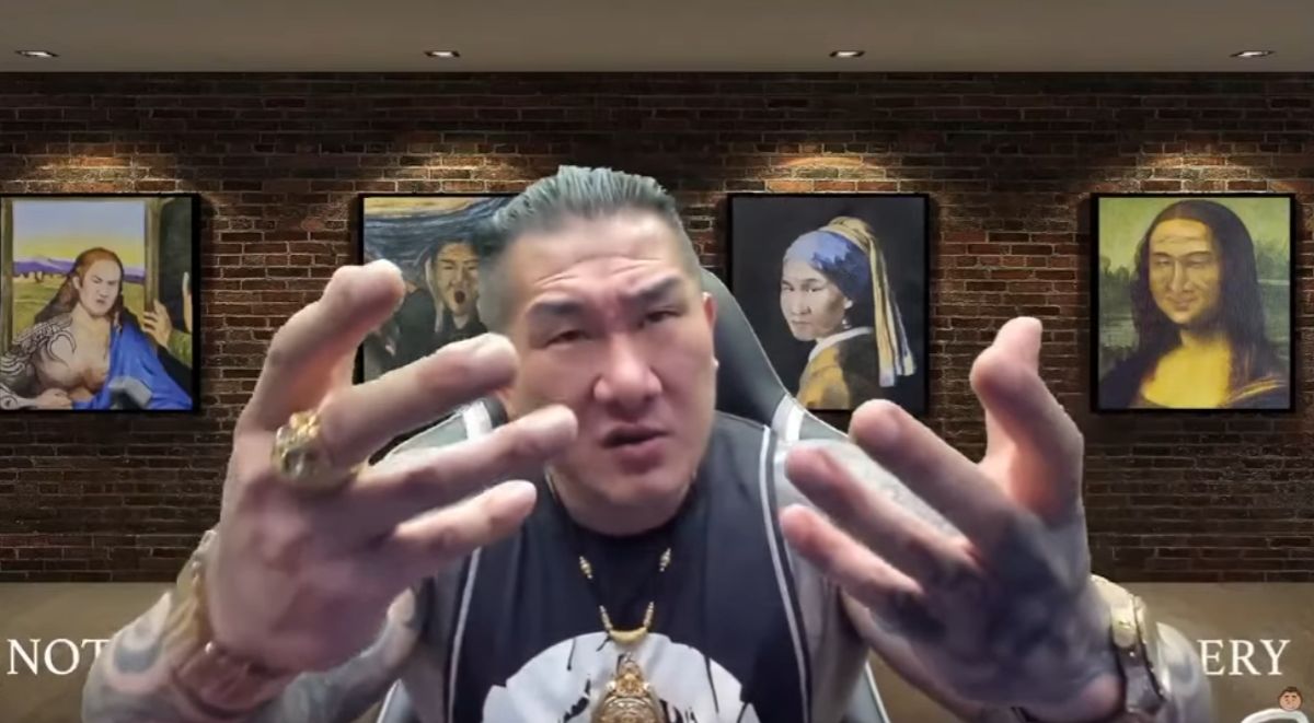 ▲館長坦言「這2、3年被新冠疫情害得很慘，導致健身房完全不賺錢」，並哀求「政府放我一馬」。（圖／翻攝館長惡名昭彰Youtube）