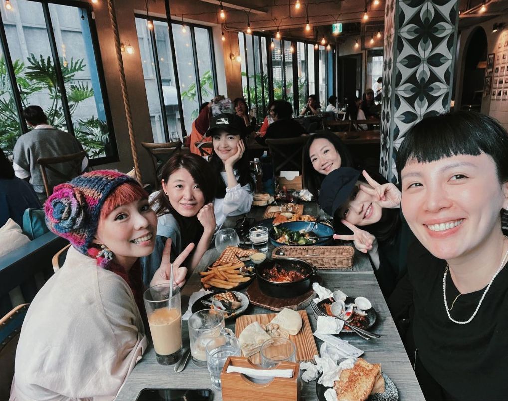 ▲陶晶瑩今天在臉書發文並曬出與徐佳瑩（Lala）、魏如萱、蘇慧倫、許哲珮和林依晨的合照。（圖／翻攝自陶晶瑩臉書）