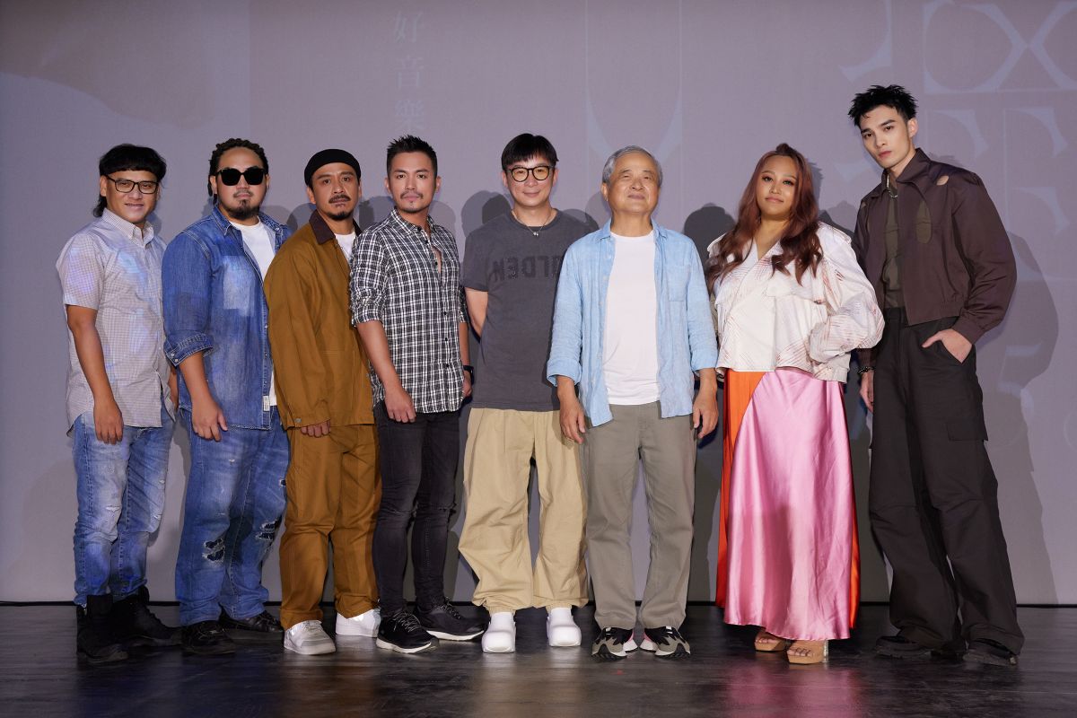 ▲范逸臣（左四）親揭經濟狀況。（圖／台灣好基金會提供）