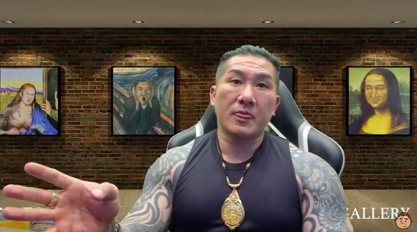 ▲館長9日晚間直播哭訴自己名下7間公司同時受抽查，今（10）日再開直播進一步說明。（圖／翻攝館長惡名昭彰Youtube）