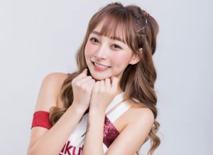 ▲「樂天女孩」林襄今(11)日趁著「光棍節」雙11,曬出魚鱗圖案的比基尼美照,更露出鮮少掀起的瀏海,化身「E級美人魚」。(圖/翻攝自林襄臉書) ▲「樂天女孩」林襄。(圖/翻攝自林襄臉書)