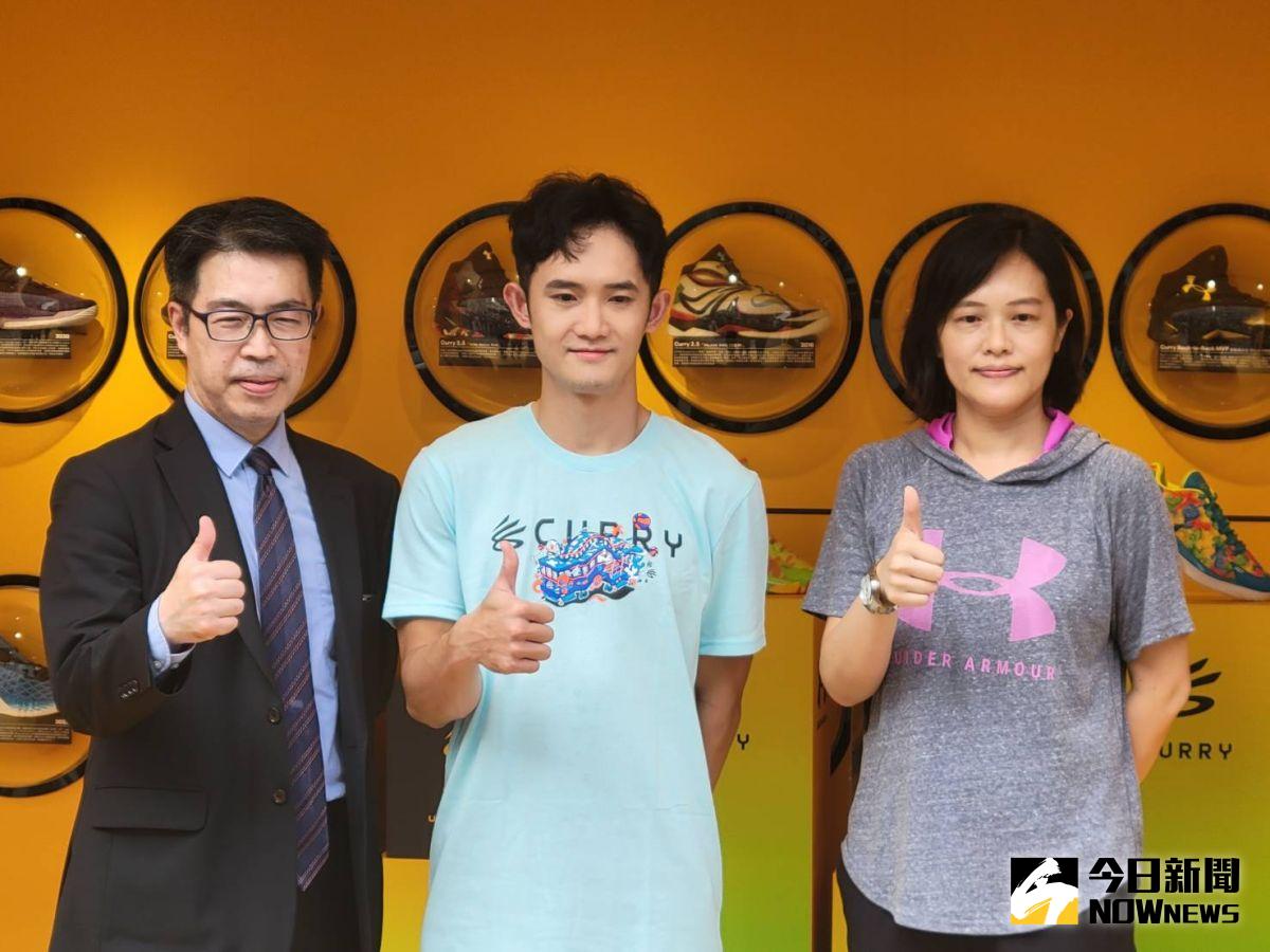 ▲台啤「一哥」蔣淯安(中)參加活動。（圖／黃建霖攝）