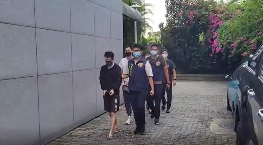 ▲警方破獲竹聯幫成員經營的詐騙水房，集團半年洗錢8000萬，曾囚禁3位被害人，警方共逮捕了18位嫌犯到案。（圖／翻攝畫面）