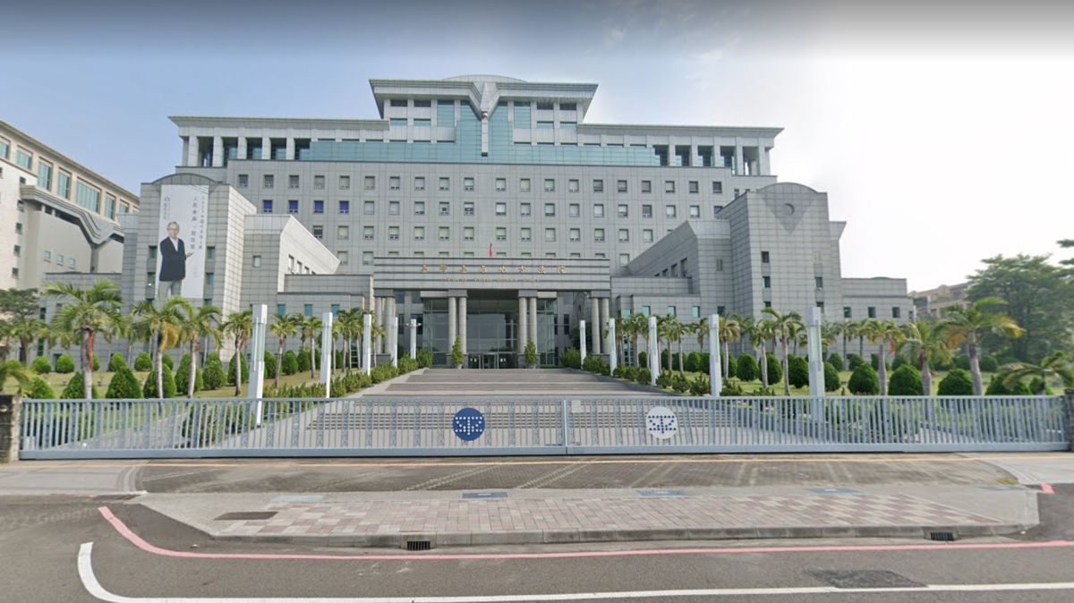 ▲台南地方法院施姓法官10月4日晚間關切妻子騎改裝車燈的機車遭開罰，引起議論，地院自律委員會昨天認定違反法官倫理規範，情節重大，將由司法院法官評鑑委員會評鑑是否懲處。（圖／翻攝自Google Map）