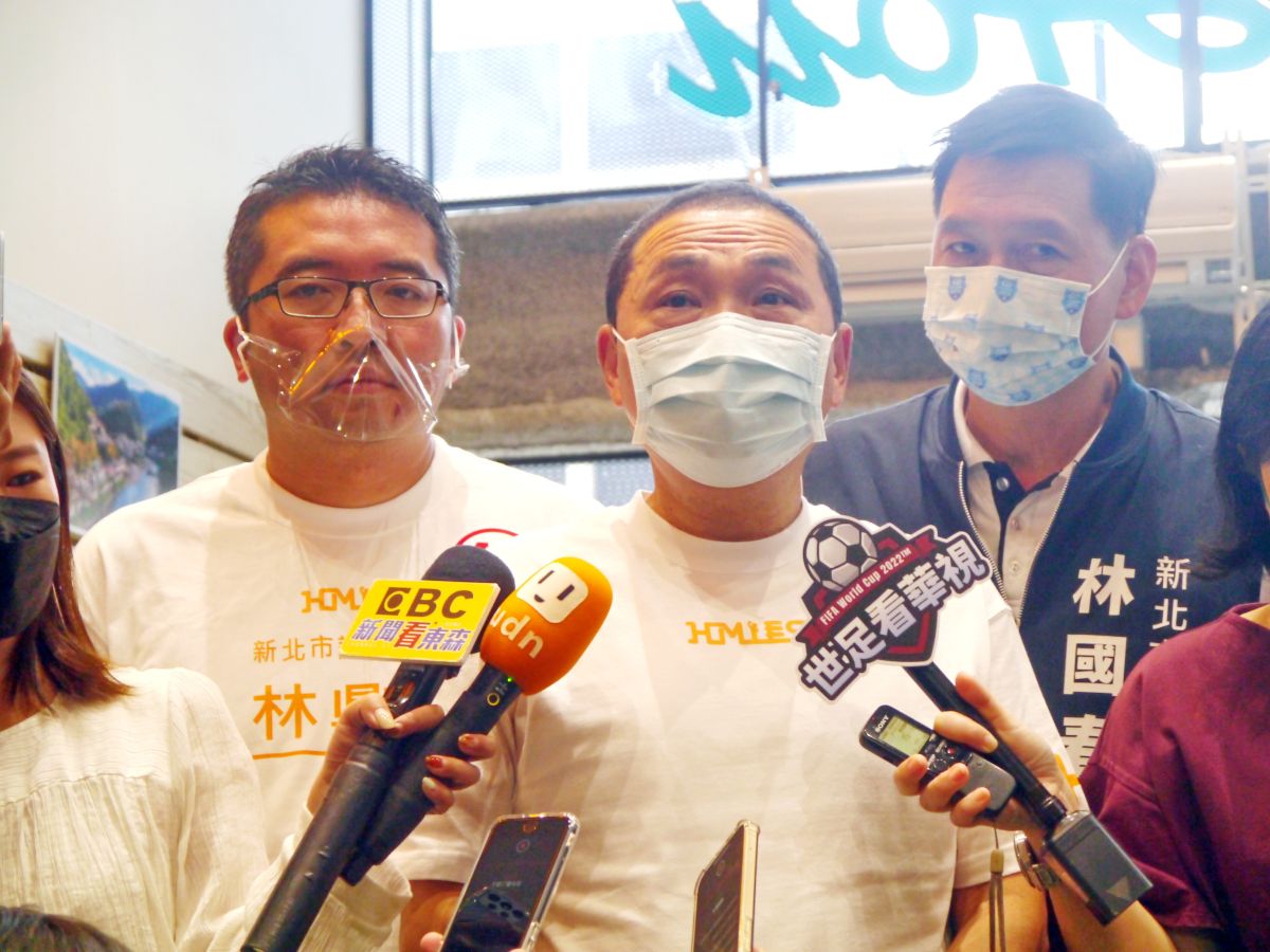 ▲對於NBA球星魔獸來台傳可能定居新北，侯友宜表示歡迎，並邀他到今天開幕的新北歡樂耶誕城過節。（圖 ／記者吳嘉億攝，2022.11.11）