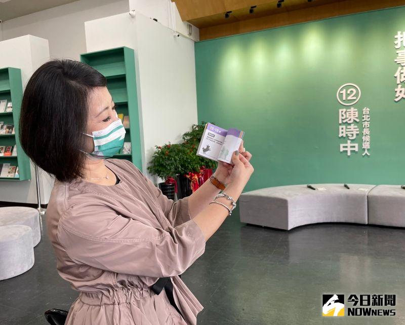 ▲陳時中辦公室今日召開記者會,公布「0到100歲的全齡照護政策」口袋書。(圖/記者黃宣尹攝,2022.11.11)