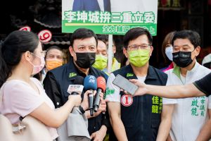 林佳龍與余天今日首度合體車掃 ▲余天表示,林佳龍是他認識最認真、最負責任的部長,就像他的弟弟一樣,不僅年輕、且幹勁十足。(圖/林佳龍辦公室提供)