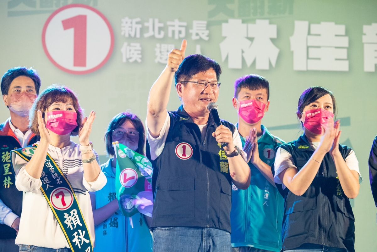 ▲林佳龍表示，侯友宜現在很緊張，連選前之夜場地都不給借，期盼衝高新北投票率，自己當選後會讓新北大翻新。（圖／林佳龍辦公室提供）