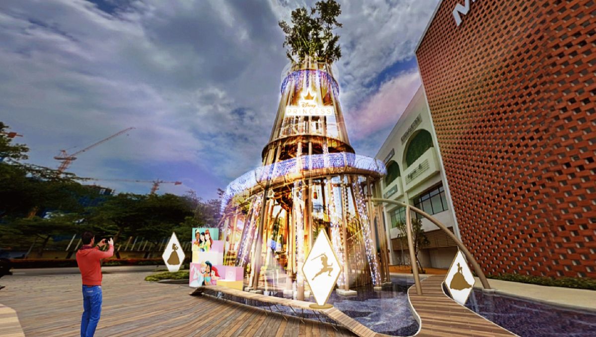 ▲三井OUTLET北中南三店打造迪士尼公主場景，圖為台南店樹塔廣場的光燦之塔。（示意圖／業者提供）