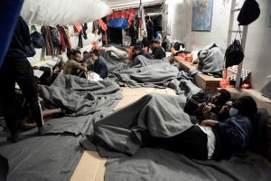 救援船被迫漂流21天　移民安置問題釀義法衝突
