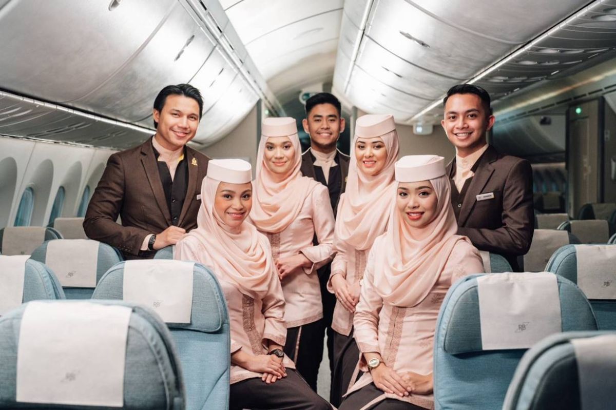▲汶萊皇家航空（RB）機組人員在今（12）日於阿曼舉行的世界旅遊獎中，以蟬連三年之姿再次獲頒WTA世界最佳機組人員。（圖／汶萊皇家航空提供）