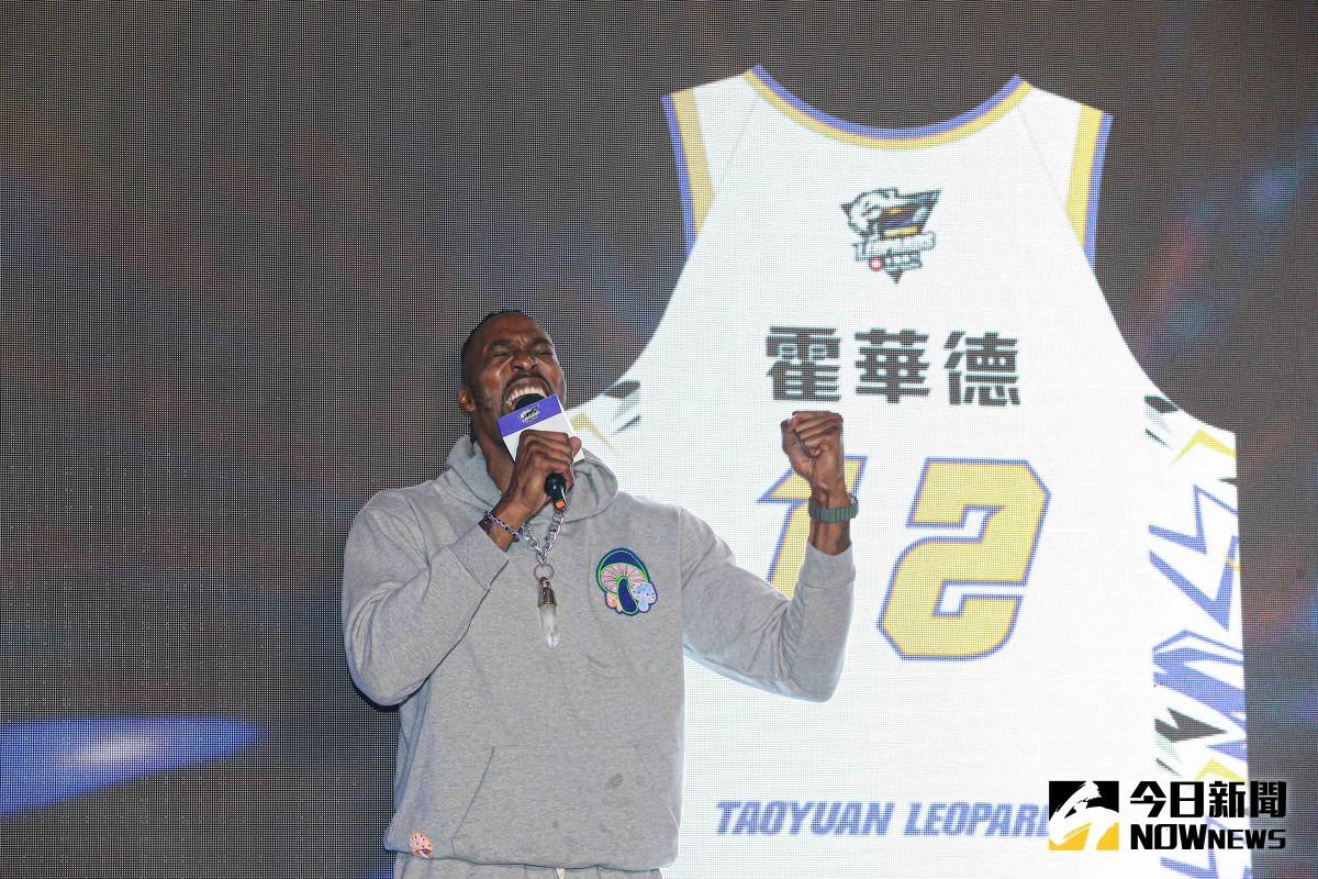 ▲Dwight Howard親自選擇自己的中文譯名為霍華德，背號則是12號。（圖／記者葉政勳攝）