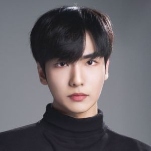 ▲李智漢10月29日在梨泰院拯救小女孩,不幸喪命。(圖/李智漢IG) ▲李智漢10月29日在梨泰院拯救小女孩,不幸喪命。(圖/李智漢IG)