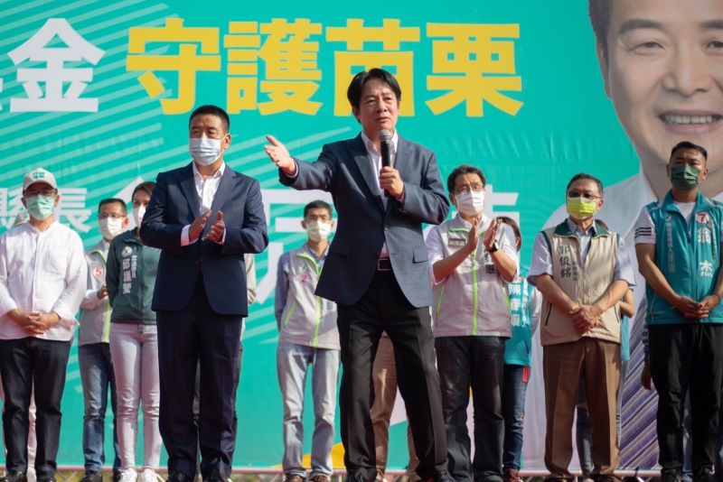 ▲徐定禎今日於苑裡舉辦「拒絕黑金,守護苗栗」造勢,賴清德再度到場力挺,呼籲苗栗人投給有能力、有經驗的徐定禎。(圖/徐定禎辦公室提供)
