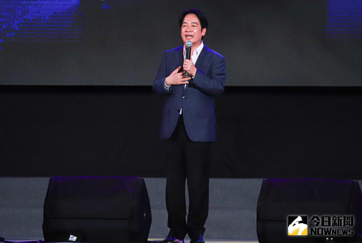 ▲副總統賴清德登上凱道發表談話，呼籲雙北市民讓陳時中、林佳龍擔任雙北雙引擎，帶領台灣走向國際。（圖／記者葉政勳攝，2022.11.12）