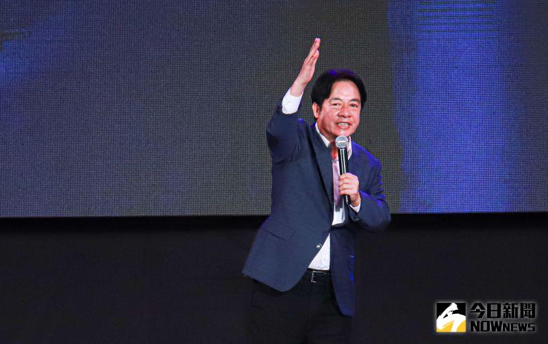 ▲副總統賴清德登上凱道發表談話,呼籲雙北市民讓陳時中、林佳龍擔任雙北雙引擎,帶領台灣走向國際。(圖/記者葉政勳攝,2022.11.12)