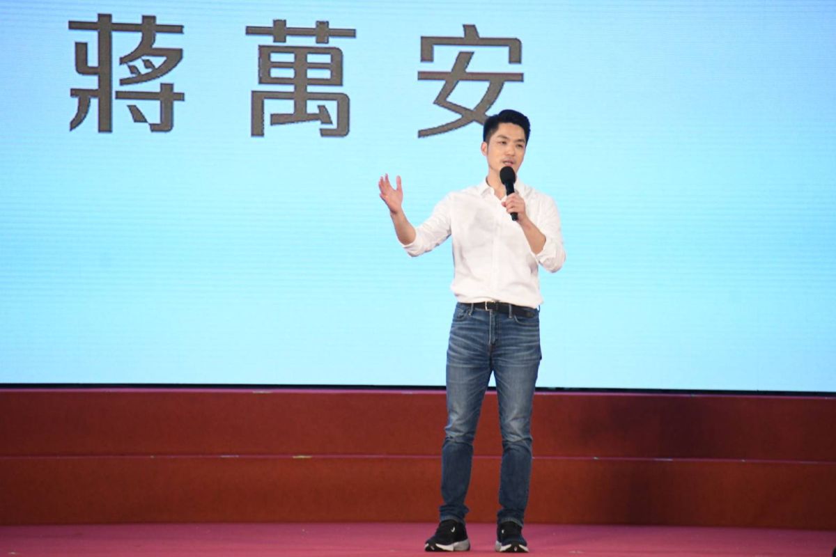 ▲蔣萬安出席新北六都造勢，喊台北到了十字路口抉擇的時刻，不能再等待。（圖／記者林調遜攝，2022.11.12）