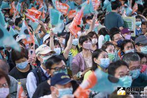 ▲民進黨晚間於凱道舉行「為台灣鼓舞」造勢晚會，現場湧入5萬人，展現團結勝選氣勢。（圖／記者葉政勳攝，2022.11.12）