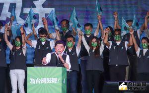 民進黨晚間在凱道舉行「為台灣鼓舞」造勢晚會,陳時中在「主場」登台,期盼台北人力挺,讓民進黨睽違24年重返首都執政。 ▲民進黨晚間在凱道舉行「為台灣鼓舞」造勢晚會,陳時中在「主場」登台,期盼台北人力挺,讓民進黨睽違24年重返首都執政。(圖/記者葉政勳攝,2022.11.12)