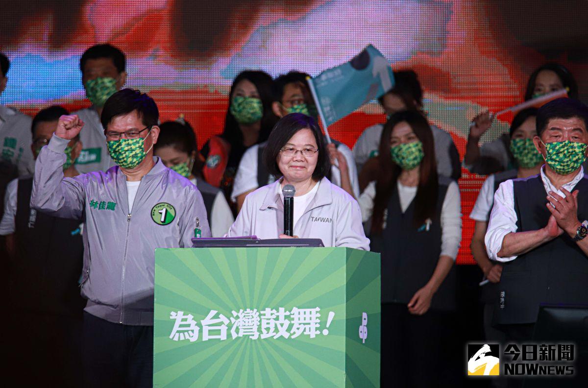 ▲民進黨在最後10天要透過文宣拉游離票、造勢凝聚綠營支持者，力拚台北、桃園等縣市勝選、翻轉中台灣。（圖／記者葉政勳攝）