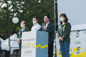 沈慧虹今日新竹孔廟廣舉舉行「新竹光榮5力全開」造勢,賴清德到場背書,期盼延續新竹光榮。 ▲沈慧虹今日新竹孔廟廣舉舉行「新竹光榮5力全開」造勢,賴清德到場背書,期盼延續新竹光榮。(圖/民進黨提供)