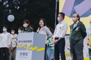 沈慧虹今日新竹孔廟廣舉舉行「新竹光榮5力全開」造勢,蔡英文到場力挺,期盼延續新竹光榮。 ▲沈慧虹今日新竹孔廟廣舉舉行「新竹光榮5力全開」造勢,蔡英文到場力挺,期盼延續新竹光榮。(圖/民進黨提供)