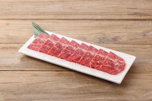 王品燒肉開戰!爽吃板腱牛11元 99元大啖澳洲和牛喝生啤 ▲憑券到「Oh my!原燒」消費多人套餐,即可以11元加購「雪花板腱牛」一份(價值218元)。(圖/提供)