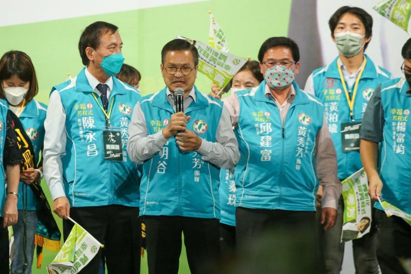 ▲魏明谷指王惠美看到屏東縣的台灣燈會辦得太成功,沒自信沒能力就推給台中辦。(圖/黃秀芳競總提供,2022.11.13)