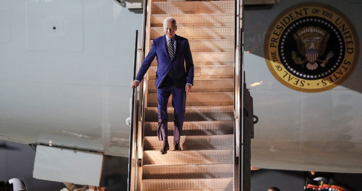 ▲美國總統拜登（Joe Biden）搭乘專機飛抵印尼峇里島（Bali），以參加即將舉行的20國集團（G20）峰會。（圖／美聯社／達志影像）