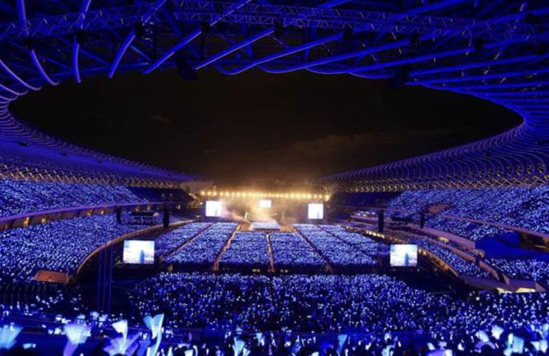 ▲網友曬出過去參加過高雄世運主場館演唱會坐在後排視角的照片。(圖/爆廢公社公開版)