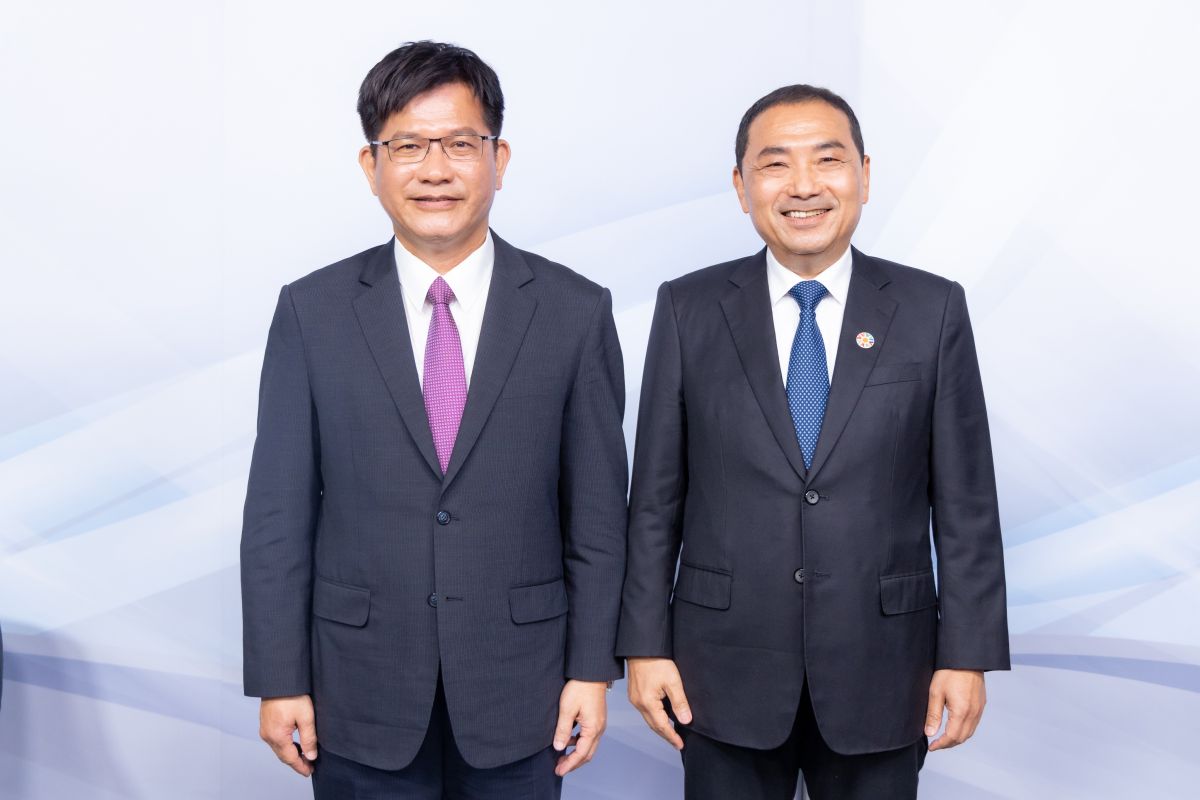 ▲新北市長政見會提問候選人愛新北市嗎？侯說不忘初心、林喊選自己做四年。（圖 ／新北市選委會提供）