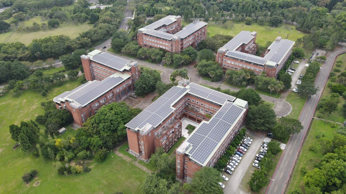 ▲國立暨南國際大學推動全面設置太陽能發電設備，預計2043年提前達到淨零碳排。（圖／國立暨南國際大學提供）
