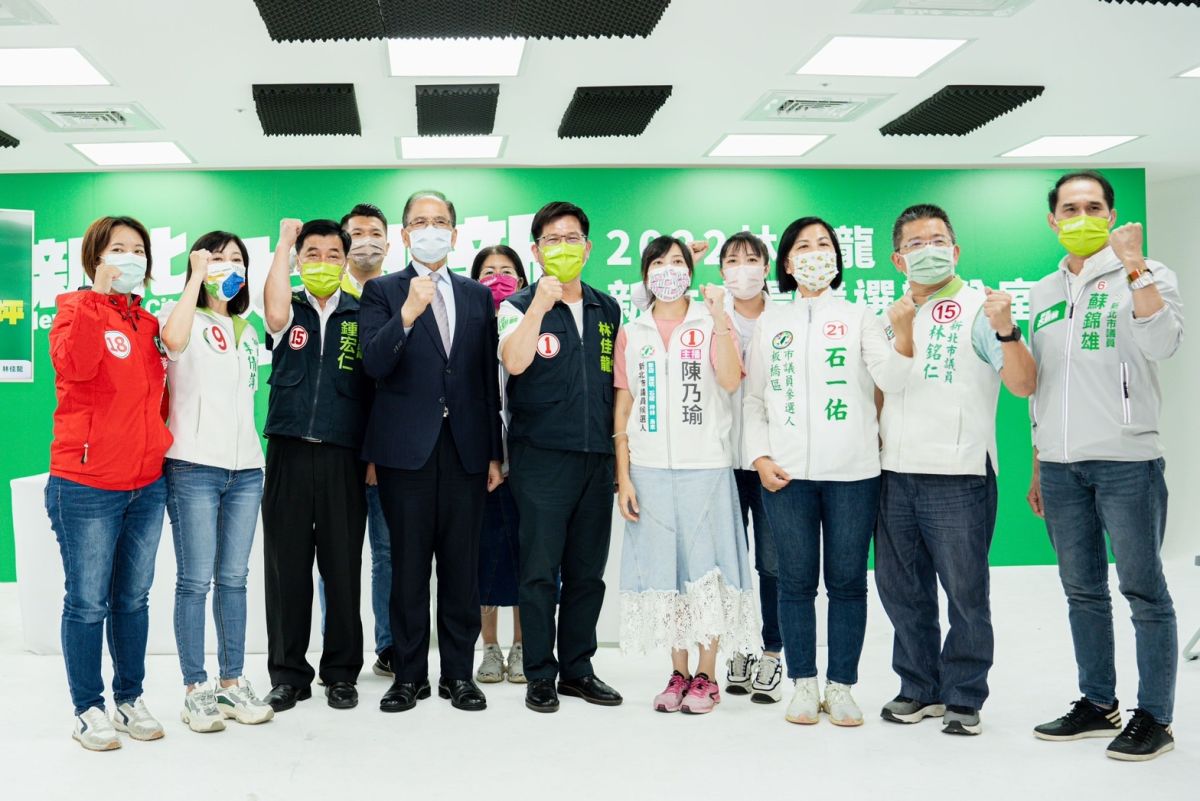 ▲林佳龍召開記者會說明都市更新的政見喊出「實坪換實坪」，昔推動該政見的游錫堃也到場支持。（圖／林佳龍競辦提供）