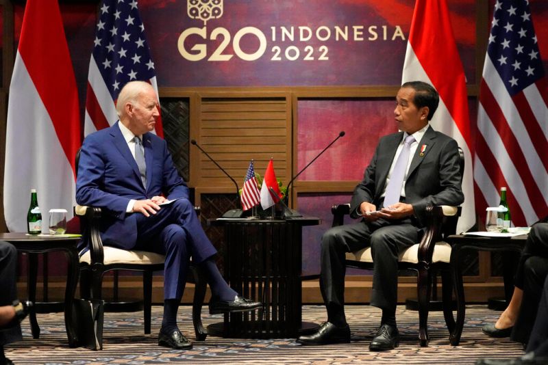 ▲美國總統拜登抵達印尼，並與印尼總統佐科威會談。（圖／美聯社／達志影像）