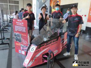 中部14校創新創業成果展 賽車工藝、智能醫療成績亮眼 ▲中興大學一群熱愛賽車的跨系學生,透過透過ZR傳遞對造車工藝的堅持,是支新能源電動車隊。(圖/記者金武鳳攝,2022.11.14)