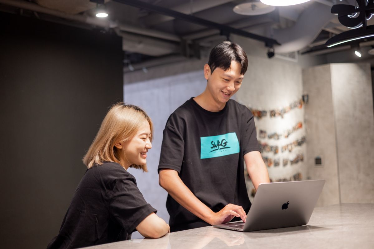 ▲求職網調查，近9成、約百萬名大學生都想寒假打工，SWAG今（17）釋出「謎片分類員」工讀職缺引發討論。（圖／SWAG提供）