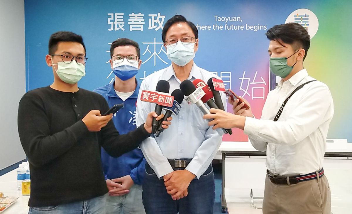 ▲張善政表示，李鴻源的專業不容外界懷疑，反嗆鄭文燦至今對於桃園多項公共工程問題均未說明清楚，「這才是關鍵，他一直在迴避這個關鍵。」（圖／張善政辦公室提供）